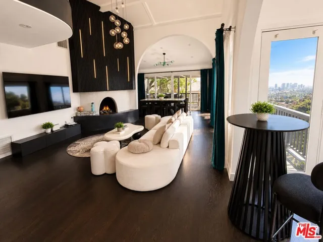 8810 Hollywood Boulevard, West Hollywood, California 90069
