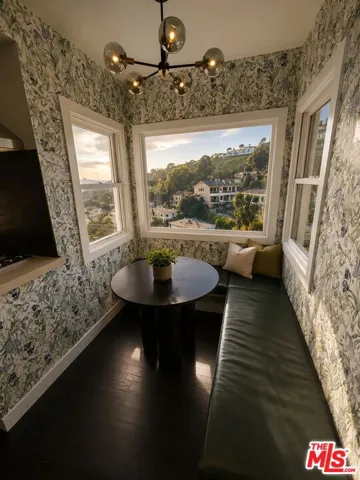 Kitchen breakfast nook with la