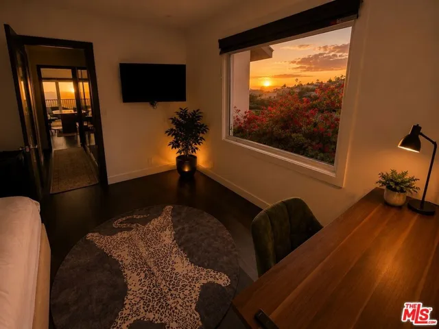 Downstairs bedroom located dir