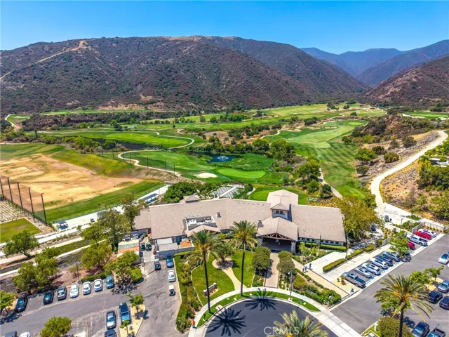 Eagle Glen Golf Club and clubhouse