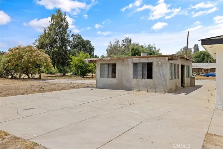 6125 E Mount Whitney, Laton, California 93242