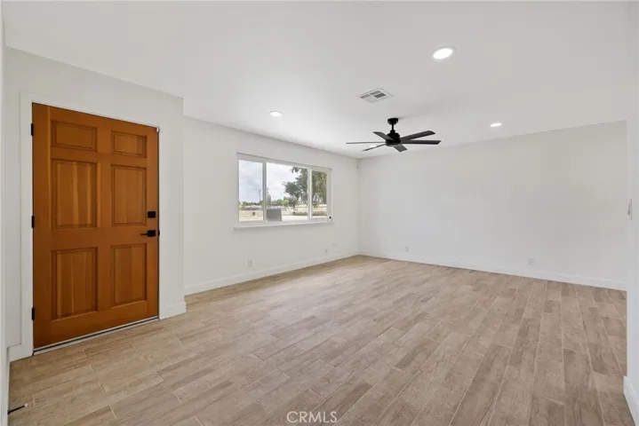 6125 E Mount Whitney, Laton, California 93242