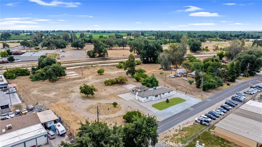 6125 E Mount Whitney, Laton, California 93242