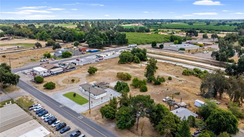 6125 E Mount Whitney, Laton, California 93242