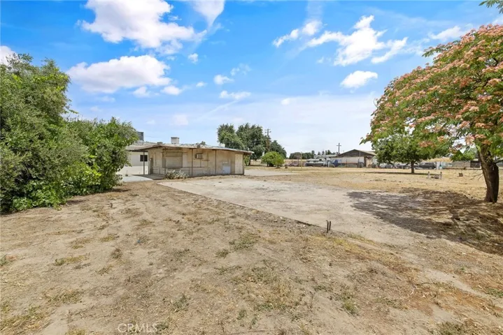 6125 E Mount Whitney, Laton, California 93242