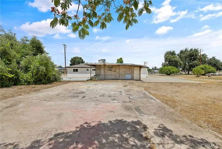 6125 E Mount Whitney, Laton, California 93242