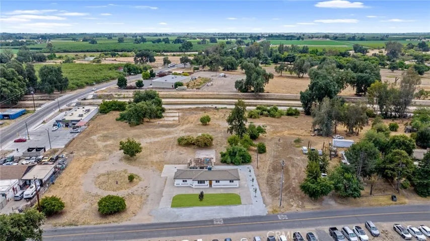 6125 E Mount Whitney, Laton, California 93242