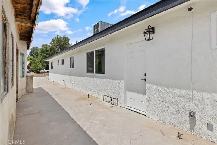 6125 E Mount Whitney, Laton, California 93242