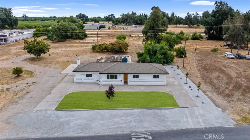 6125 E Mount Whitney, Laton, California 93242