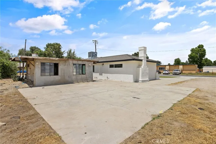 6125 E Mount Whitney, Laton, California 93242