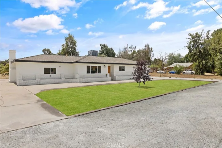 6125 E Mount Whitney, Laton, California 93242