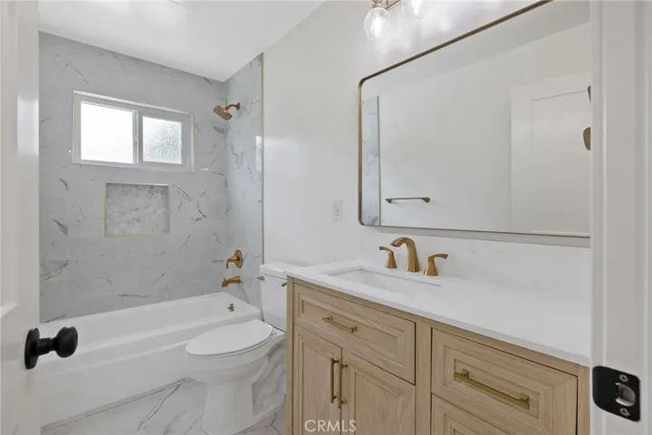 6125 E Mount Whitney, Laton, California 93242