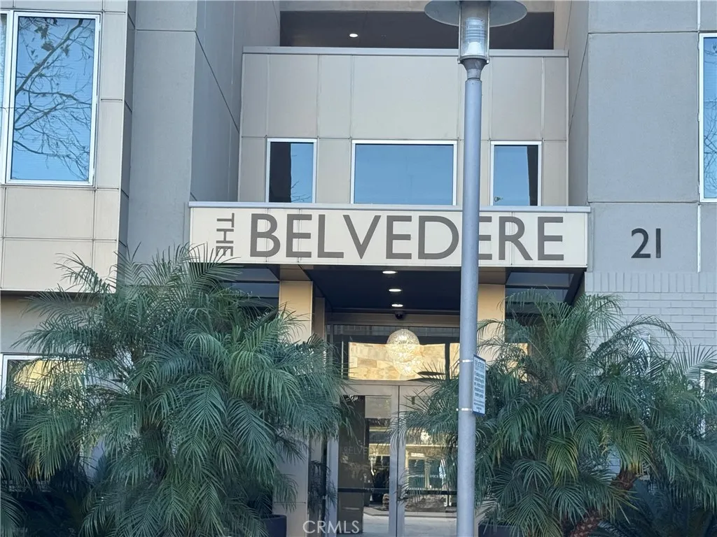Belvedere building is one of the most desirable buildings in Cnetral park West.