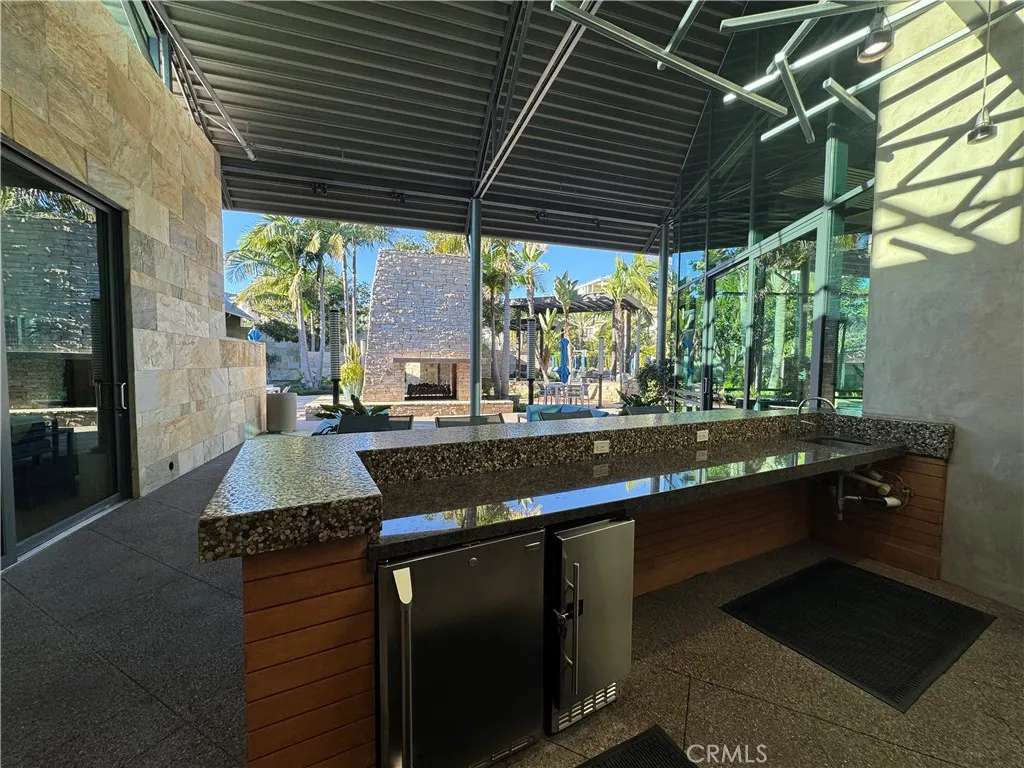 Large bar for your guests at the club house.