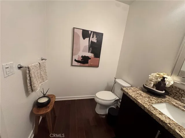 Gust powder room