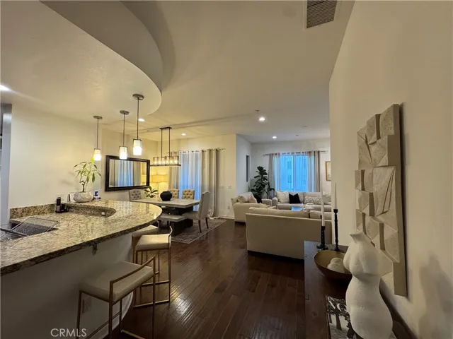 21 Gramercy 218, Irvine, California 92612