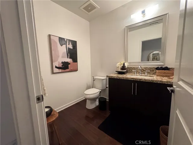 Gust powder room