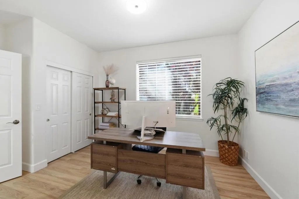 Lots of light, full closet and access to the full restroom from inside the room.