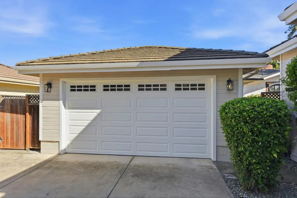 Detached garage.