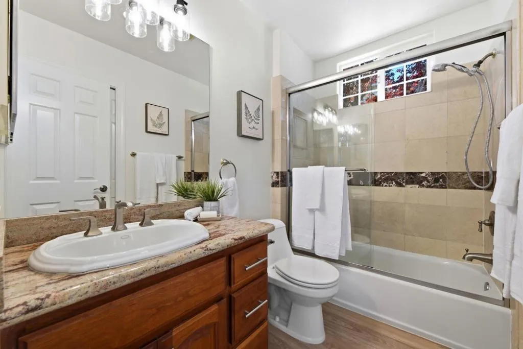 Downstairs full bathroom.