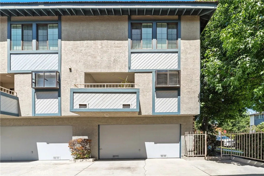 Front unit courtyard view
