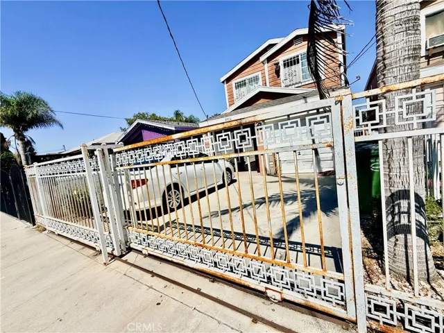 8906 Elm, Los Angeles, California 90002