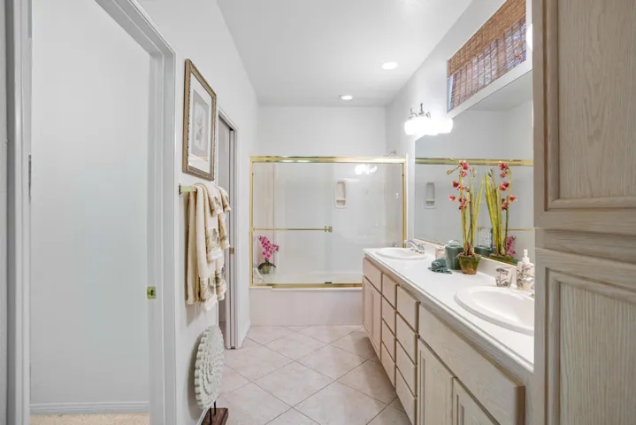 45376 Shaugnessy_287A2048