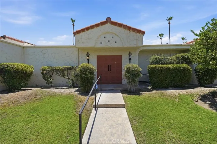 DOUBLE DOOR ENTRY
