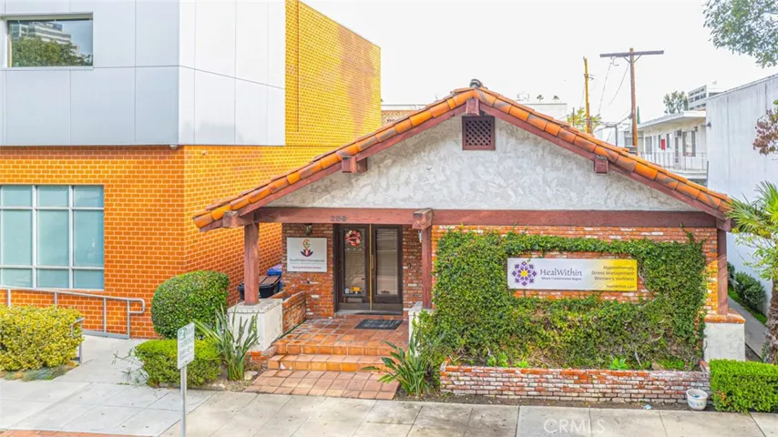 208 S Louise Street, Glendale, California 91205