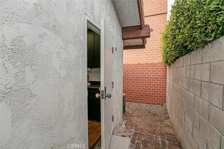 208 S Louise Street, Glendale, California 91205