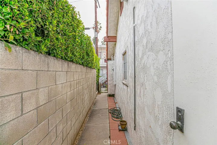 208 S Louise Street, Glendale, California 91205