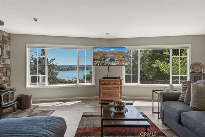 3295 S Lake Court, Kelseyville, California 95451