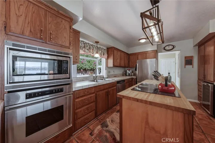 3295 S Lake Court, Kelseyville, California 95451