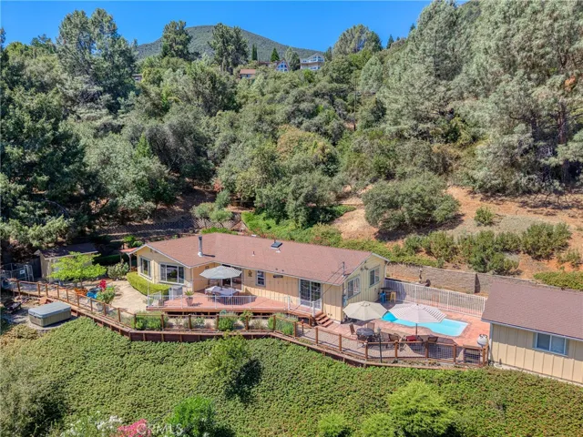 3295 S Lake Court, Kelseyville, California 95451