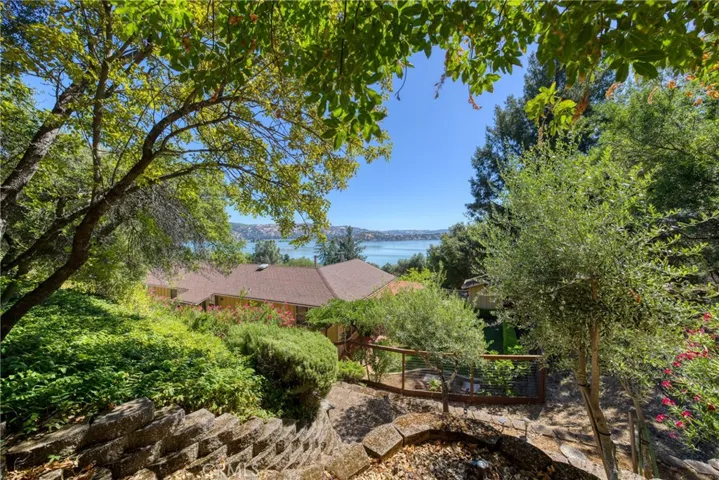 3295 S Lake Court, Kelseyville, California 95451