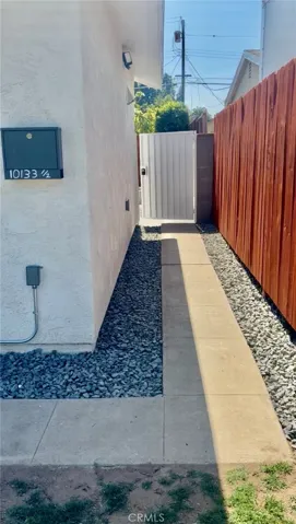 10133 Kester, San Fernando, California 91345