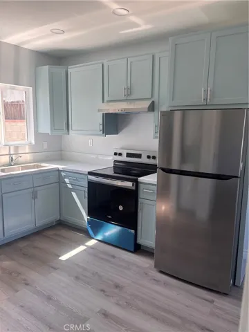 10133 Kester, San Fernando, California 91345