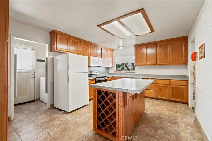 3611 Oak Drive, Clearlake, California 95422