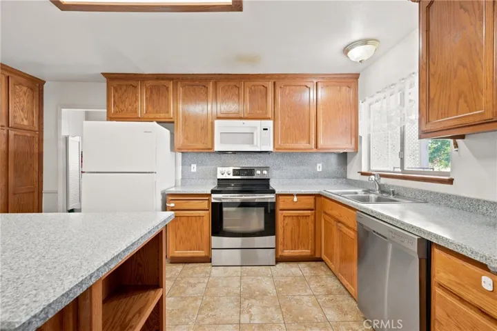 3611 Oak Drive, Clearlake, California 95422