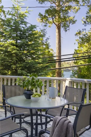 27780 Lakes Edge Drive, Lake Arrowhead, California 92352