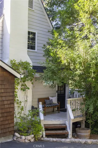 27780 Lakes Edge Drive, Lake Arrowhead, California 92352