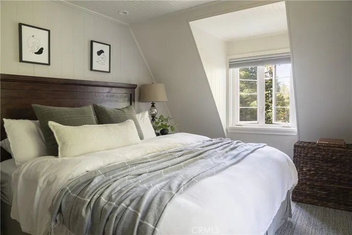 27780 Lakes Edge Drive, Lake Arrowhead, California 92352