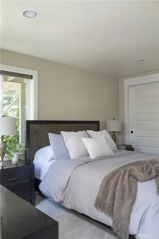 27780 Lakes Edge Drive, Lake Arrowhead, California 92352