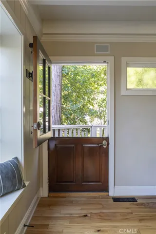 27780 Lakes Edge Drive, Lake Arrowhead, California 92352