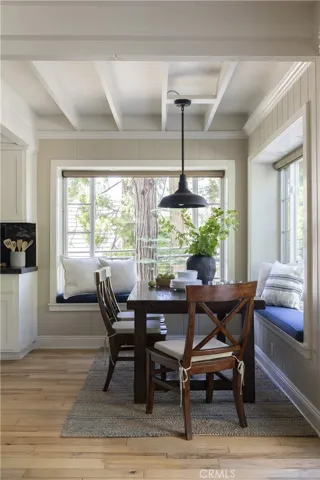 27780 Lakes Edge Drive, Lake Arrowhead, California 92352