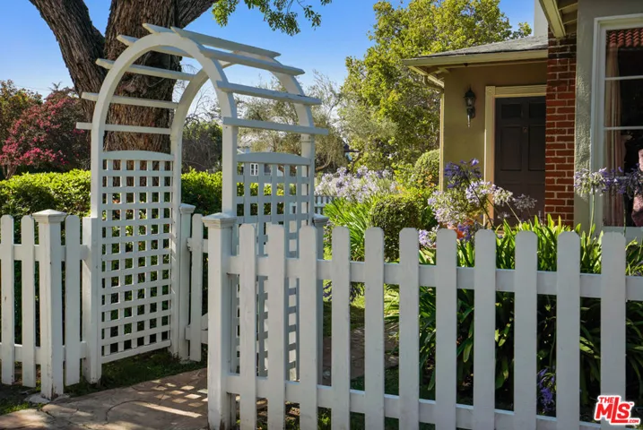 4648 Columbus Avenue, Sherman Oaks, California 91403