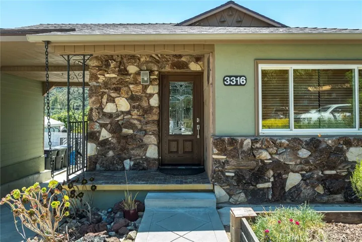 3316 Mills Avenue, La Crescenta, California 91214