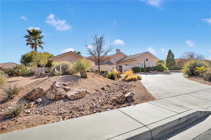19189 Kanbridge, Apple Valley, California 92308