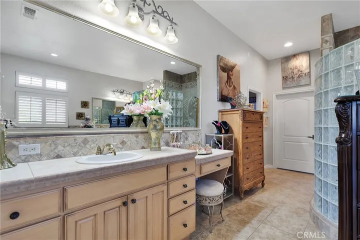 19189 Kanbridge, Apple Valley, California 92308