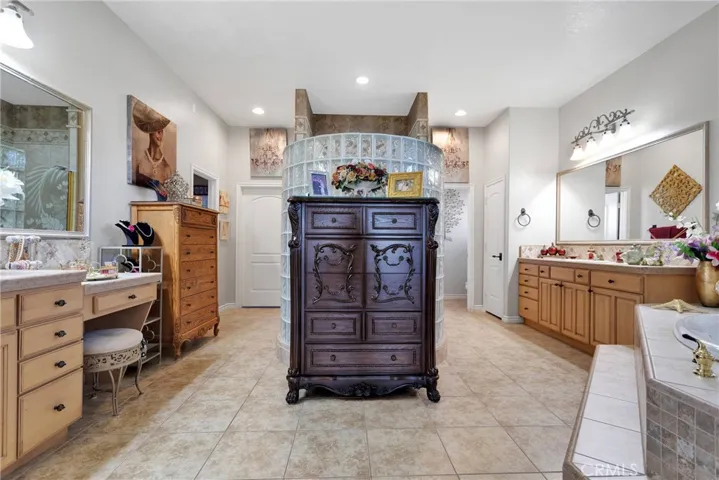 19189 Kanbridge, Apple Valley, California 92308